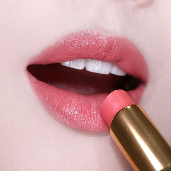 Tưởng chỉ được cái bóng nhẫy nhưng son nhiều dưỡng lên môi đẹp đến không ngờ, nàng công sở khó mà không mê Tưởng chỉ được cái bóng nhẫy nhưng son nhiều dưỡng lên môi đẹp đến không ngờ, nàng công sở khó mà không mê