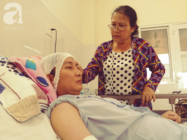 Tâm thư đẫm nước mắt của bà mẹ bán hết nhà cửa, 11 năm đi khắp đất nước tìm cách cứu con trai