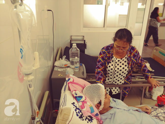 Tâm thư đẫm nước mắt của bà mẹ bán hết nhà cửa, 11 năm đi khắp đất nước tìm cách cứu con trai