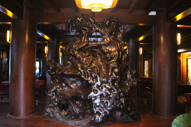 Chủ căn nhà gỗ trăm tỷ: Xét kinh tế thì dại, nhưng thích thì mình làm thôi