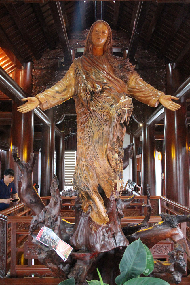 Chủ căn nhà gỗ trăm tỷ: Xét kinh tế thì dại, nhưng thích thì mình làm thôi