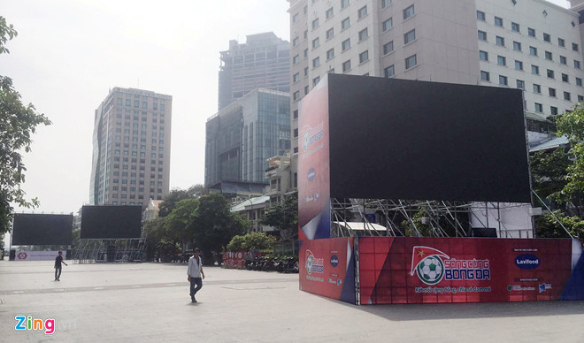 5 màn hình 90 m2 ở phố Nguyễn Huệ phục vụ CĐV trận Việt Nam - Malaysia