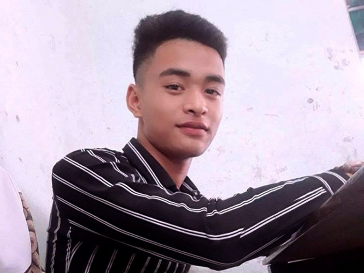 Khởi tố thiếu niên 16 tuổi ném mũ bảo hiểm khiến 2 người tử vong