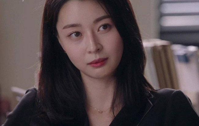 Chồng nằng nặc đòi đi họp lớp cùng, vợ trẻ bàng hoàng bởi cảnh tượng nhìn thấy sau cánh cửa nhà tắm