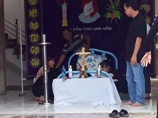 Dân quân tự vệ bị nghi can cướp giật đạp ngã xuống đường, tử vong