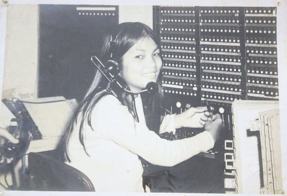 Cuộc sống của nữ tổng đài viên 43 năm ân hận vì gửi con đi Mỹ