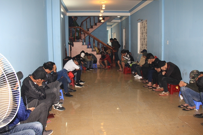 Triệt phá ổ bạc trong hầm ở TP Đà Lạt, thu giữ cả tỷ đồng cùng nhiều hung khí