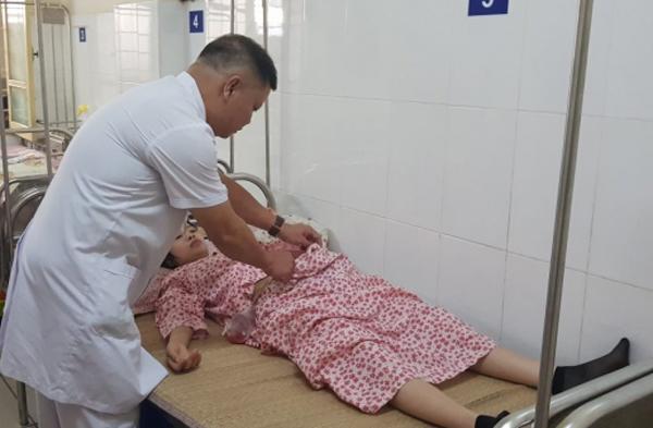 Sau sinh con gần 1 tháng, bác sĩ kinh hoàng nhìn cảnh tượng bên trong bụng bà mẹ Hà Nội