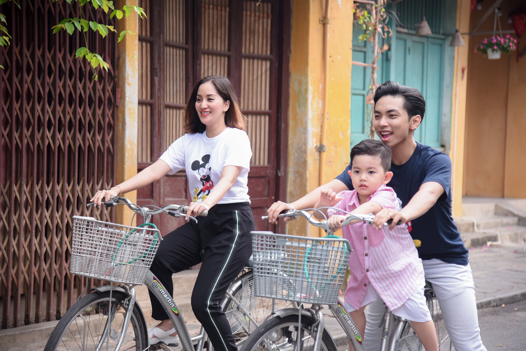 Ra đường bị hỏi là gì của Khánh Thi? và đây là câu trả lời không thể khổ tâm hơn của Phan Hiển