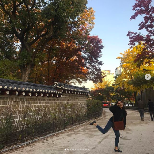 Hậu kỳ thi ĐH khốc liệt hàng đầu thế giới ở Hàn Quốc: Học sinh thi nhau vứt sách vở, quẩy tới bến chấm dứt 12 năm đèn sách