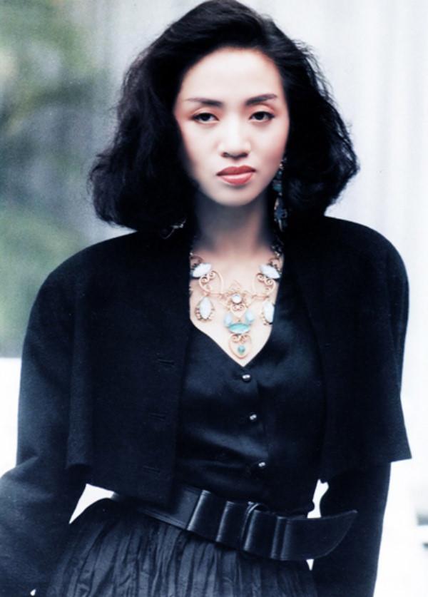 Không phải showbiz chỉ có ông trùm, có những chị đại thét ra lửa không ai dám động tới