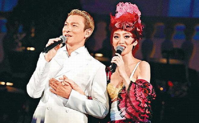 Không phải showbiz chỉ có ông trùm, có những chị đại thét ra lửa không ai dám động tới