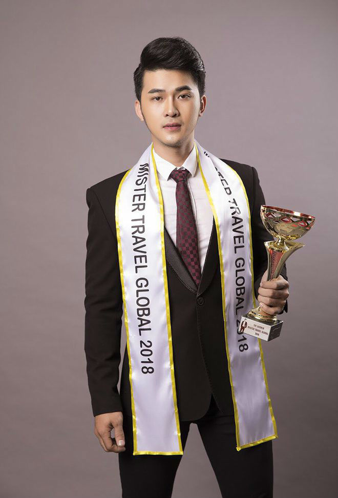 Lạ lùng xem Á vương Việt Nam thi ứng xử: Loay hoay dùng Google dịch rồi đưa luôn điện thoại cho MC trả lời giúp