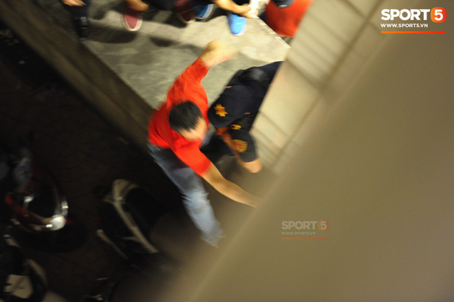 Vào sân Mỹ Đình xem tuyển Việt Nam mà không cần vé, chuyện tưởng đùa mà lại rất thật