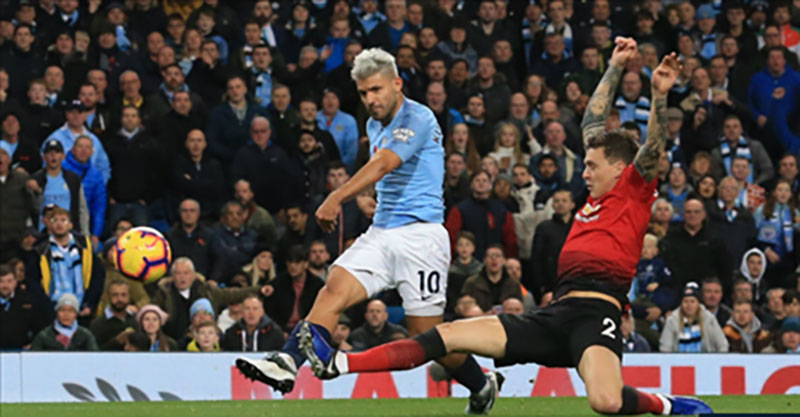 MU méo mặt với chấn thương của trụ cột