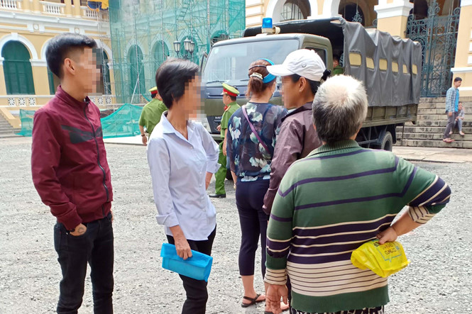 Con nhận án tử vì giết vợ man rợ, mẹ khóc nhớ ngày quét rác nuôi con