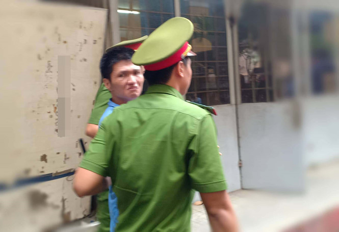 Con nhận án tử vì giết vợ man rợ, mẹ khóc nhớ ngày quét rác nuôi con