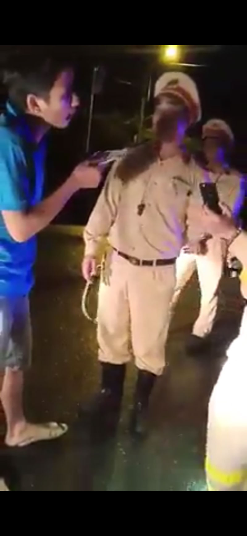 Vụ CSGT đánh nhau với tài xế: Thông tin bất ngờ về nhóm người trên xe tải