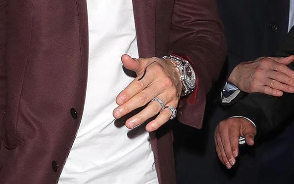 Chơi mỏi gối chùn chân, Cristiano Ronaldo quyết định lấy vợ