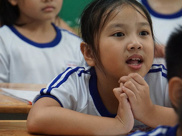 Chỉ 1 tin nhắn là đủ, sao phải bắt giáo viên đi 50 km để họp vô bổ?