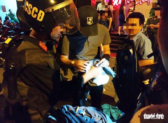 Cả trăm khách quán bar ở Phú Nhuận nghi ‘phê’ ma túy