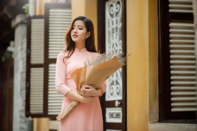 Cổ động viên xinh đẹp bị khủng bố tin nhắn trên Facebook