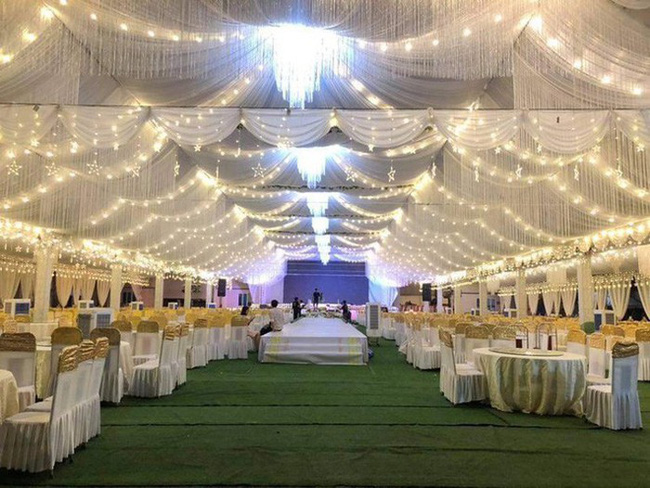 Đám cưới khủng ở Cao Bằng trang trí 100% bằng hoa tươi, tiền bắc rạp đã ngốn 2,5 tỷ đồng khiến dân mạng choáng váng