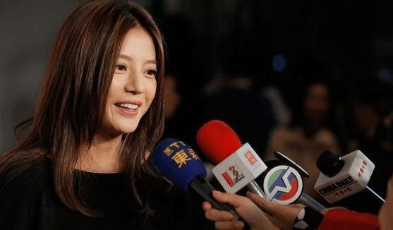 Giữa lúc Angela Baby - Huỳnh Hiểu Minh rộ tin đồn ly hôn, Triệu Vy giải vây chỉ bằng 1 câu nói