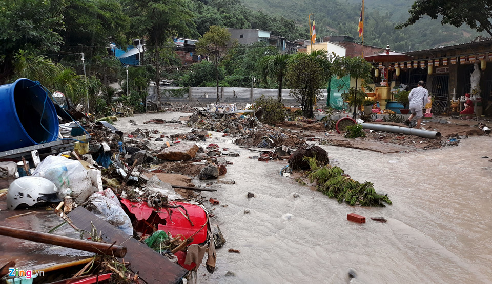Hiện trường lũ cuốn, sạt lở làm 12 người tử vong ở Nha Trang