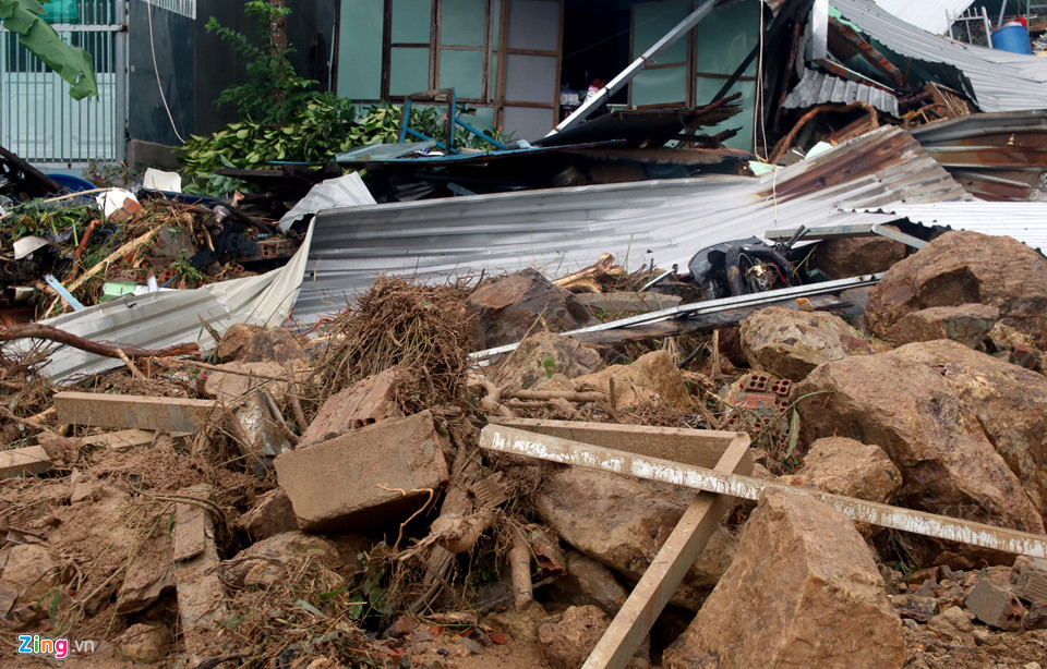 Hiện trường lũ cuốn, sạt lở làm 12 người tử vong ở Nha Trang