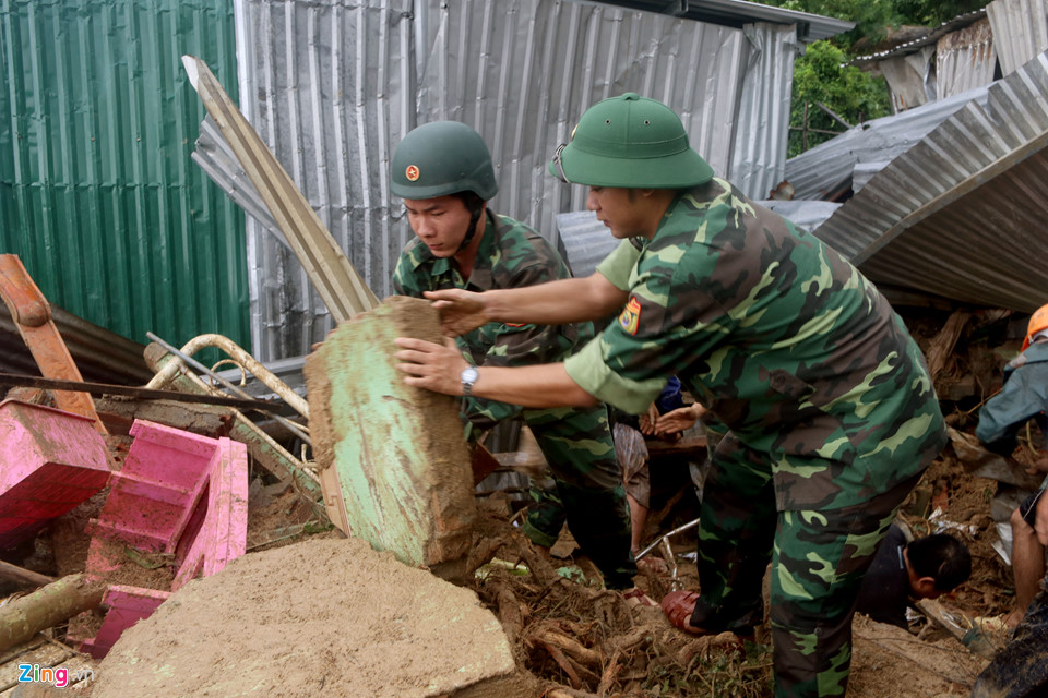 Hiện trường lũ cuốn, sạt lở làm 12 người tử vong ở Nha Trang