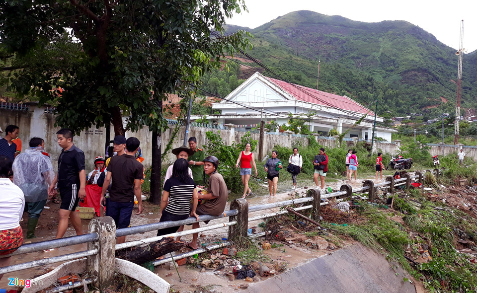 Hiện trường lũ cuốn, sạt lở làm 12 người tử vong ở Nha Trang