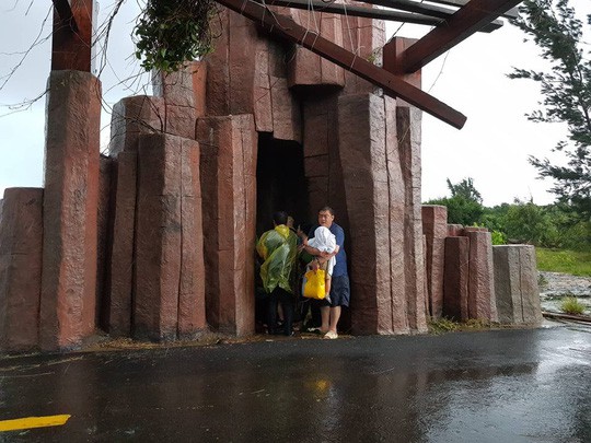 Lốc cuốn qua thắng cảnh quốc gia Gành Đá Đĩa, hàng chục người bị thương