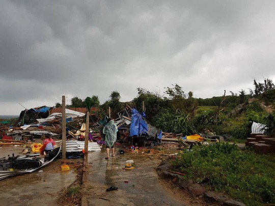 Lốc cuốn qua thắng cảnh quốc gia Gành Đá Đĩa, hàng chục người bị thương