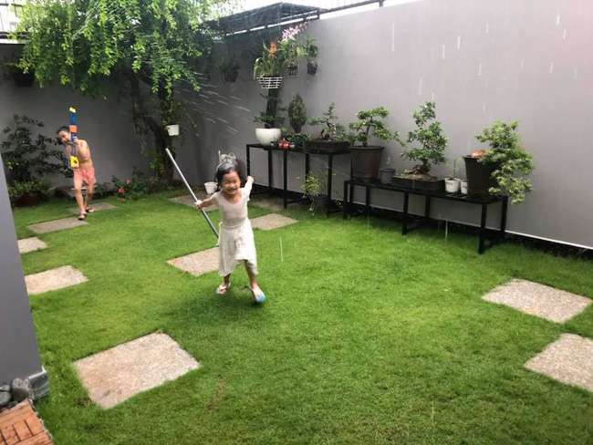 Vườn rau xanh tươi mơn mởn trong biệt thự tiền tỷ do chồng Ốc Thanh Vân trồng tặng 4 mẹ con