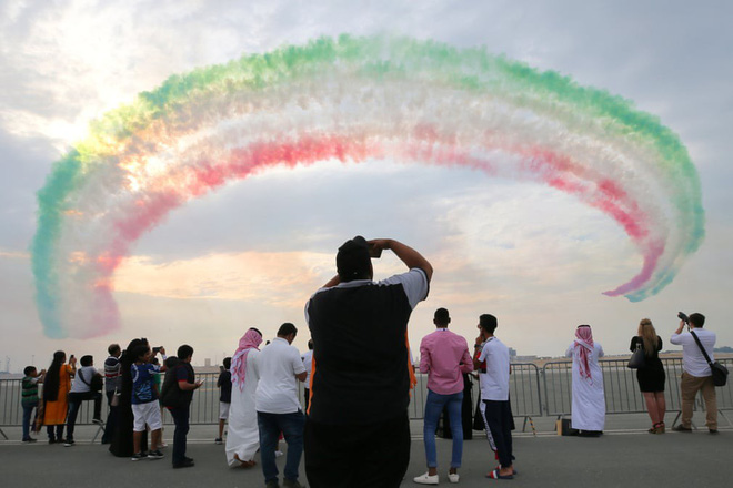 7 ngày qua ảnh: Các hoạt náo viên nóng bỏng khuấy đảo giữa 2 hiệp đấu bóng bầu dục