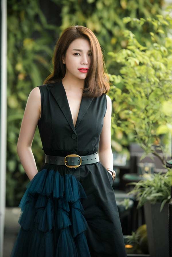 Hoa khôi Cà Mau có vòng ba 1m trả lời nghi án dao kéo