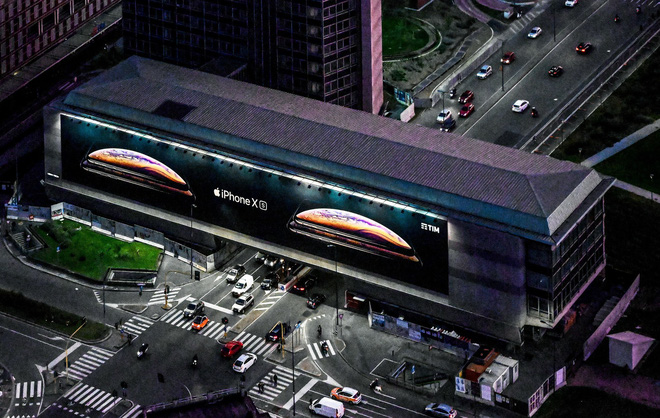 Apple đang từ bỏ thị trường smartphone bình dân bằng cách biến iPhone thành thứ đồ xa xỉ