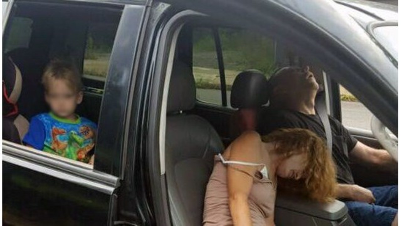 Cuộc đời bất hạnh của cậu bé 4 tuổi chứng kiến bà nội sốc ma túy ngay trước mặt