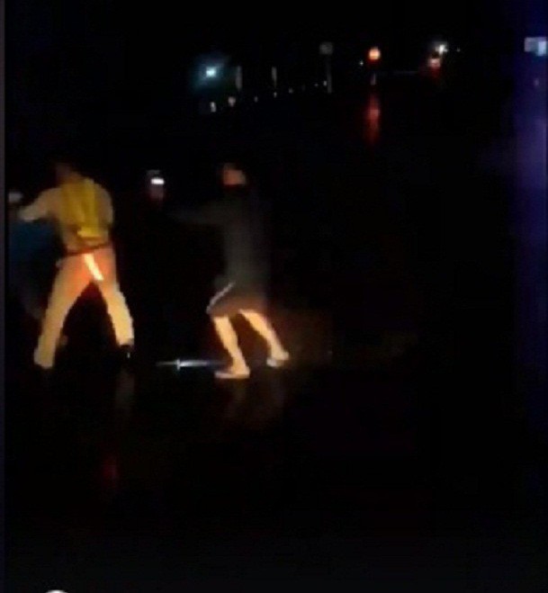 Lan truyền clip đánh nhau với lái xe, CSGT: Tôi chỉ cố khống chế, anh ta hô to công an đánh dân