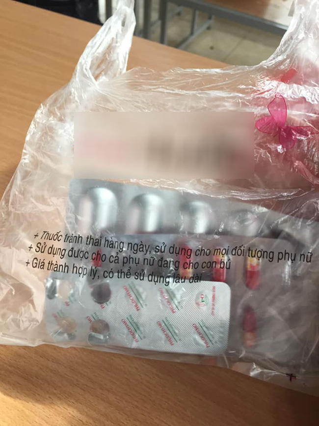 Cô gái mệt mỏi khi mua mỗi lọ sữa rửa mặt cũng bị điều tiếng chỉ vì chiếc túi đựng