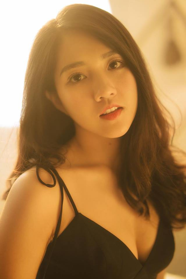 Từ dễ thương, kín đáo, hot girl nào chuyển hướng sang hình tượng sexy?