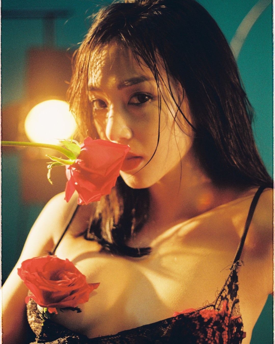 Từ dễ thương, kín đáo, hot girl nào chuyển hướng sang hình tượng sexy?