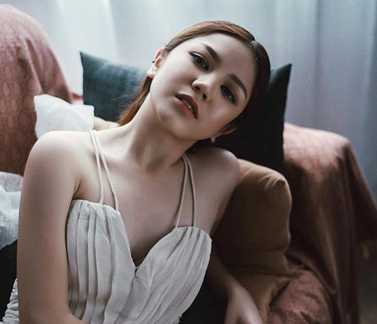 Từ dễ thương, kín đáo, hot girl nào chuyển hướng sang hình tượng sexy?