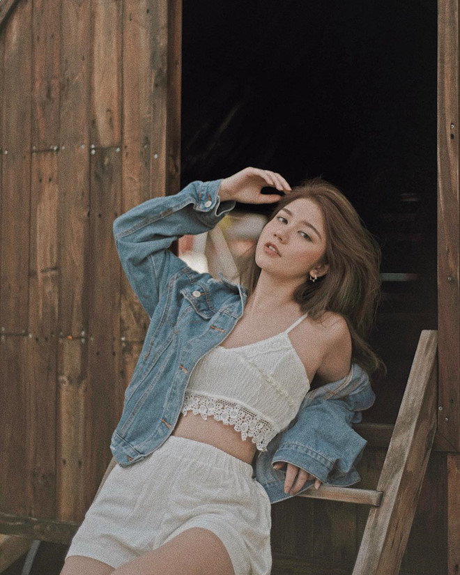 Từ dễ thương, kín đáo, hot girl nào chuyển hướng sang hình tượng sexy?