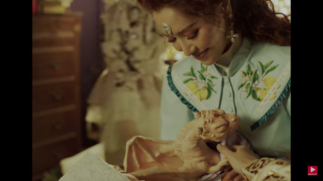 Bích Phương liều lĩnh đụng chạm tôn giáo, đưa quỷ Satan vào MV: 100 năm chưa ai dám làm!