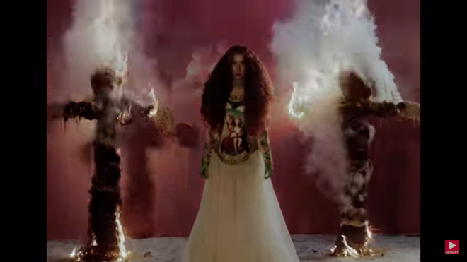 Bích Phương liều lĩnh đụng chạm tôn giáo, đưa quỷ Satan vào MV: 100 năm chưa ai dám làm!