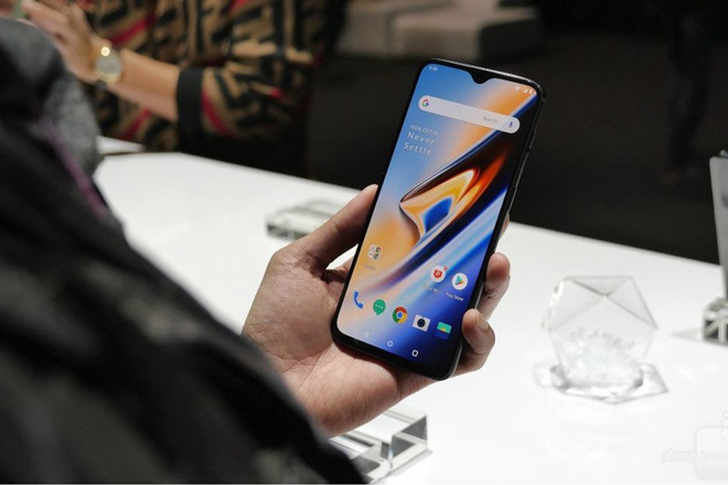 Không chỉ có giá hủy diệt, OnePlus 6T còn có pin cực trâu