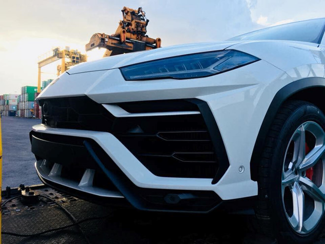 Lamborghini Urus đầu tiên ở Việt Nam về tay đại gia Minh nhựa