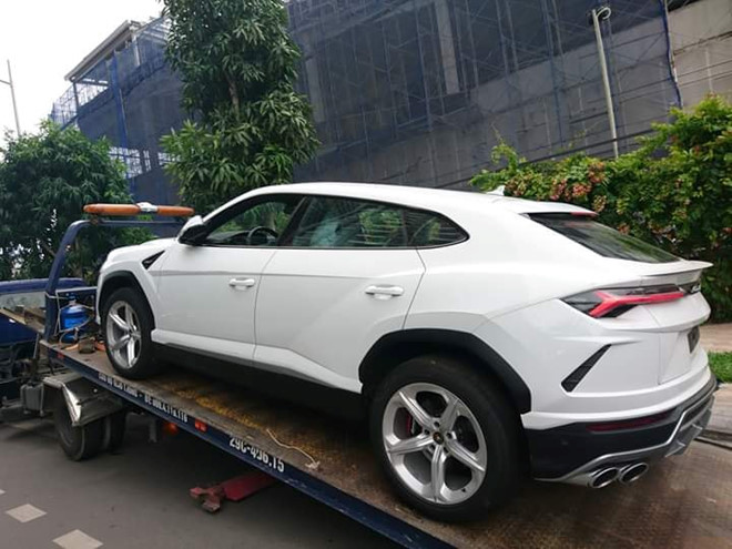 Lamborghini Urus đầu tiên ở Việt Nam về tay đại gia Minh nhựa